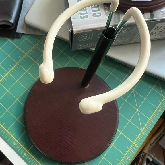 2 American girl/ pleasant company doll stands.Used vintage - Picture 6 of 6